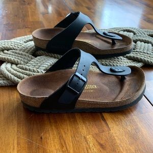 Birkenstock’s Gizeh sandal